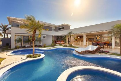 Material de imprensa — Zagueiro Gil mostra sua nova casa no Brasil